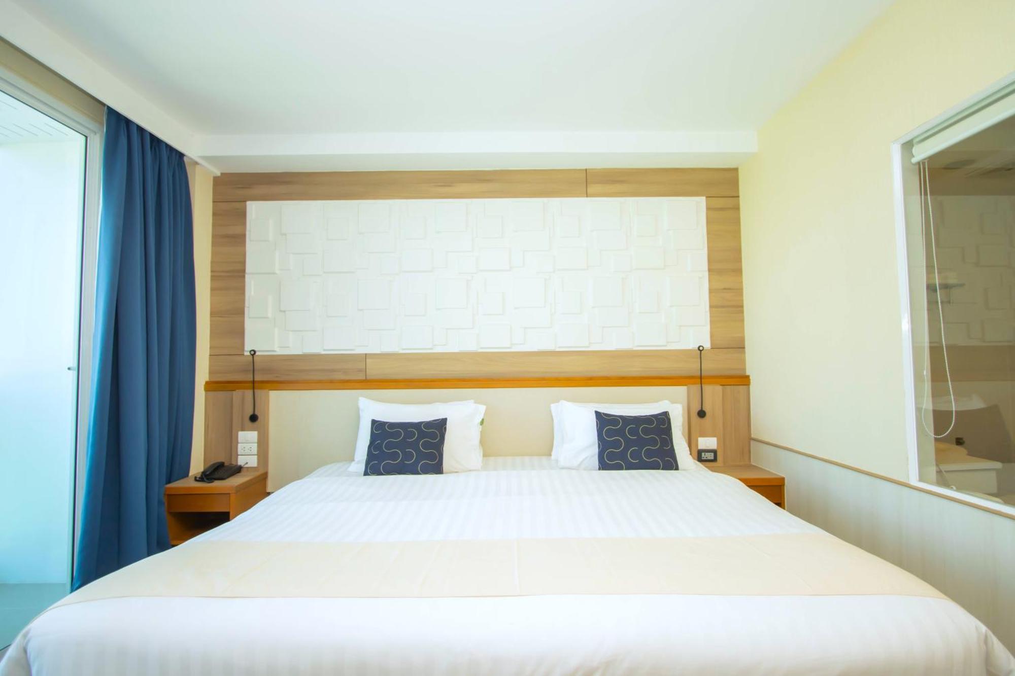 Sira Grande Hotel & Spa Patong Exterior photo