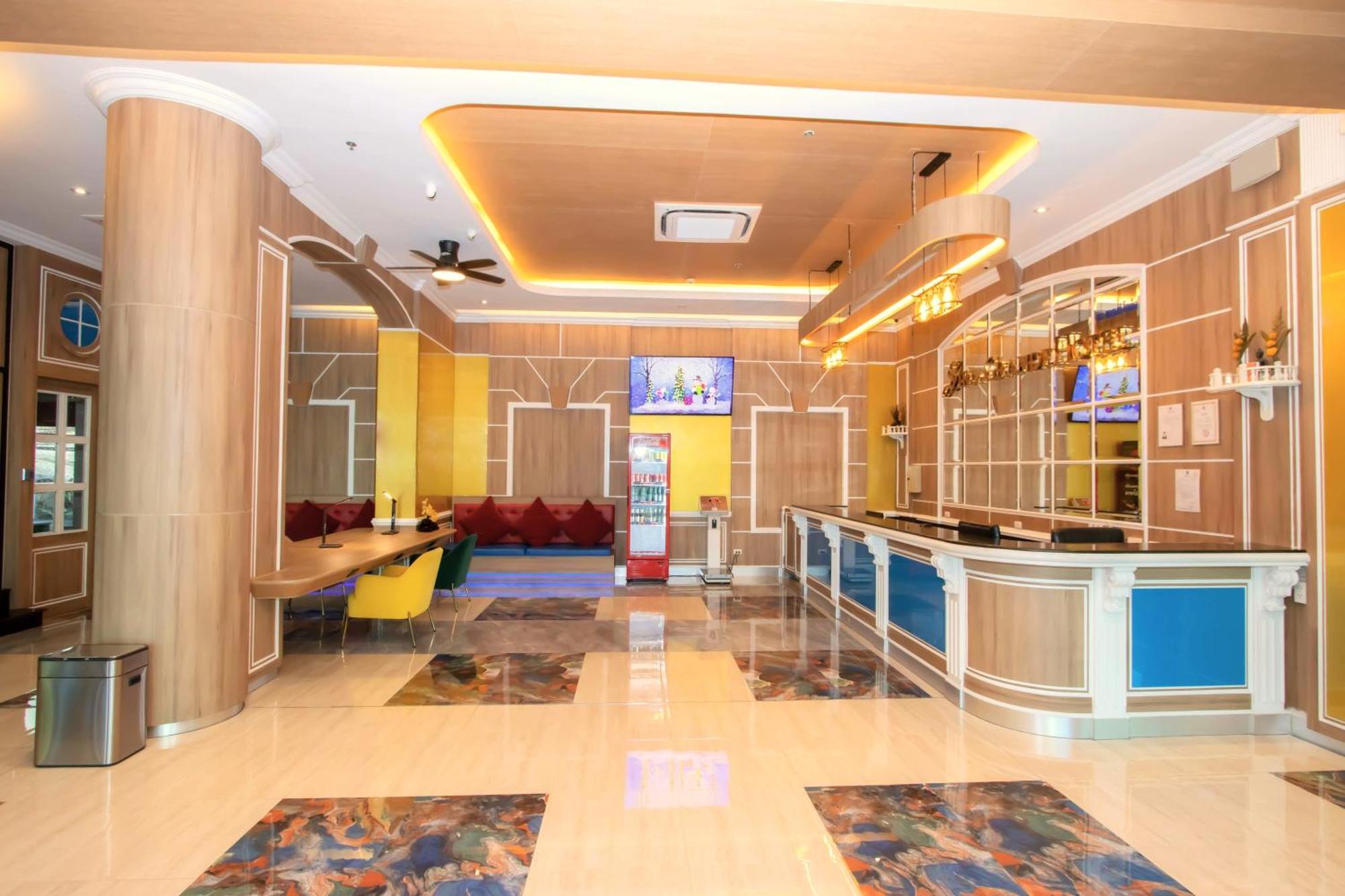Sira Grande Hotel & Spa Patong Exterior photo