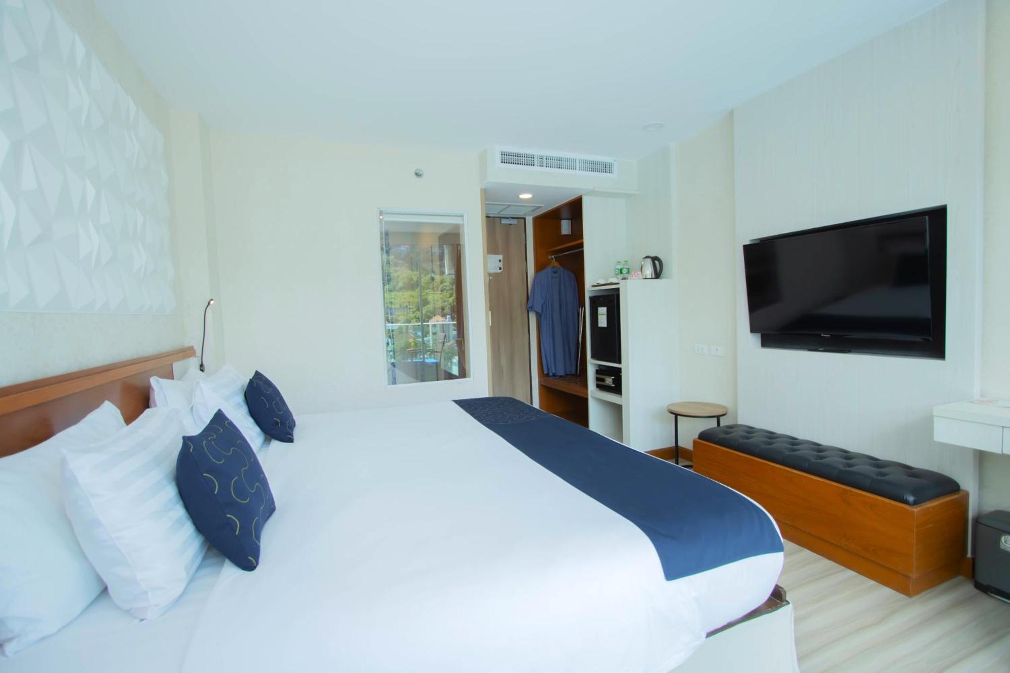 Sira Grande Hotel & Spa Patong Exterior photo