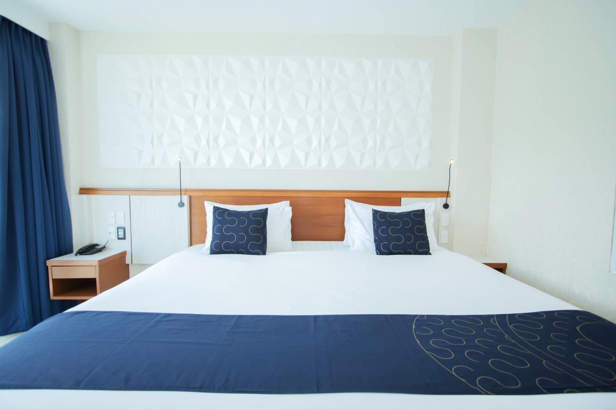 Sira Grande Hotel & Spa Patong Exterior photo