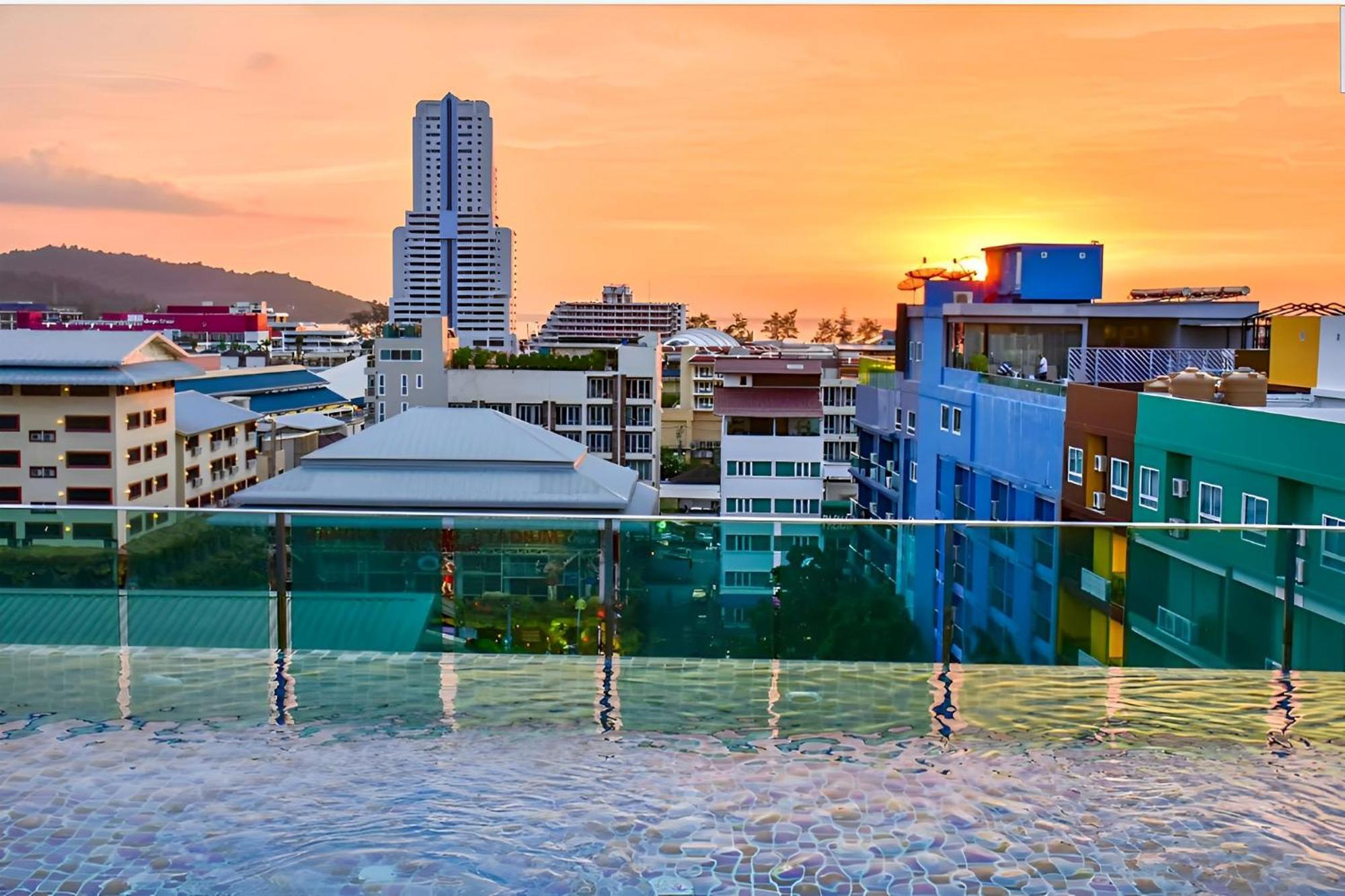 Sira Grande Hotel & Spa Patong Exterior photo