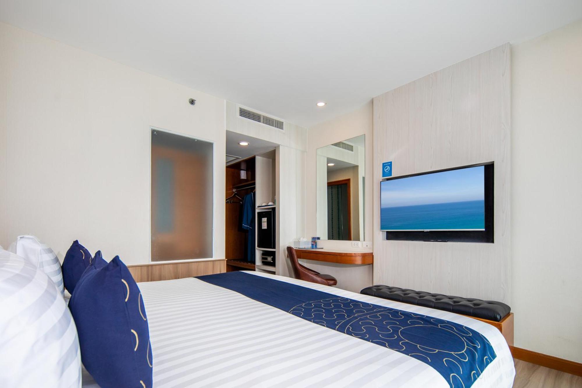 Sira Grande Hotel & Spa Patong Exterior photo