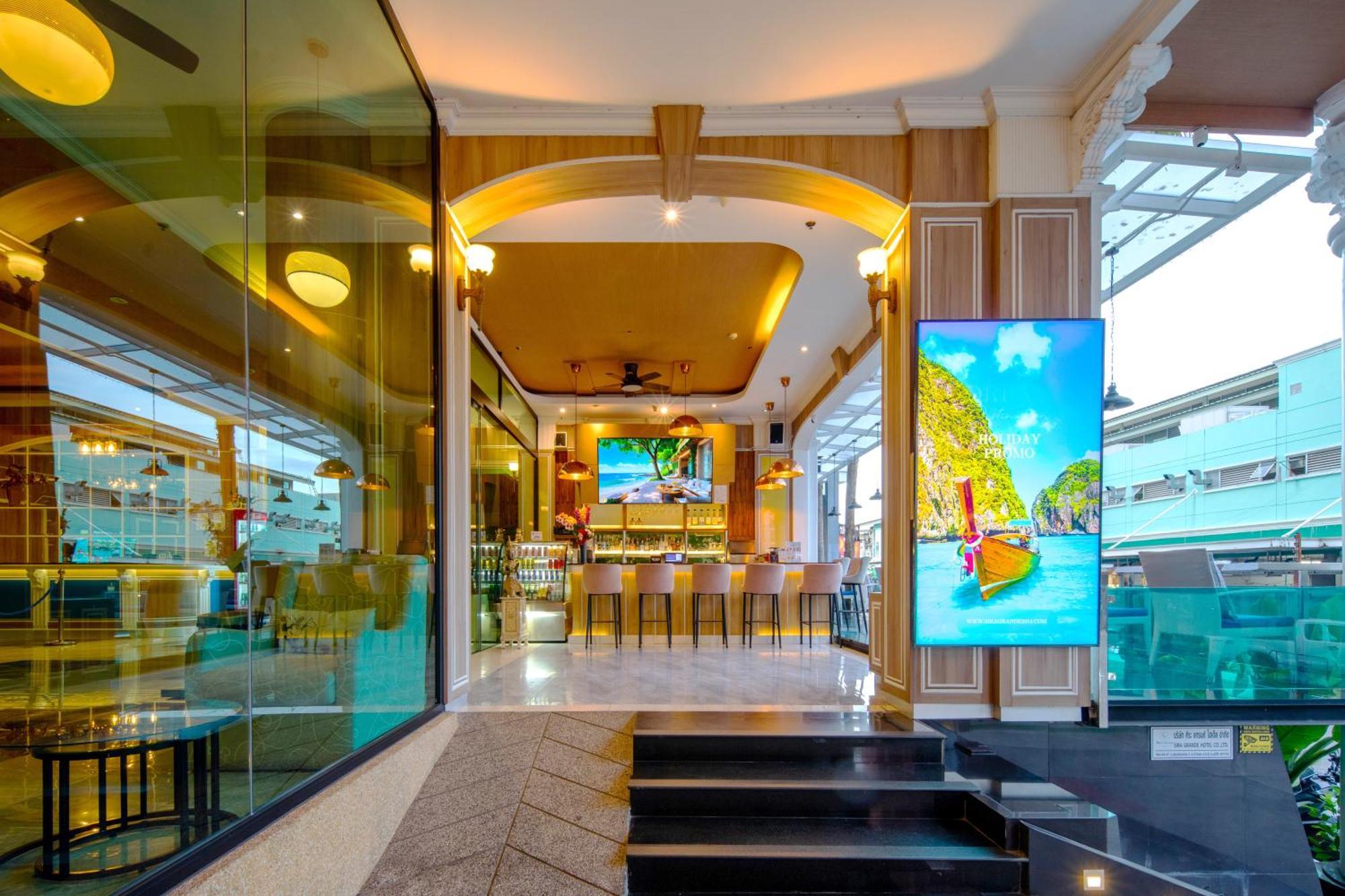 Sira Grande Hotel & Spa Patong Exterior photo